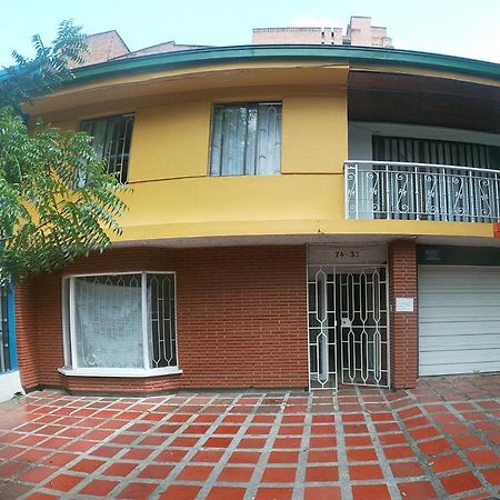 Le VI Hostal Medellín Exterior foto